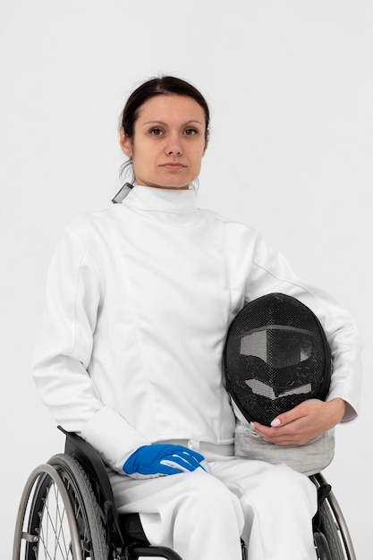 Female fencing player having a legs disability