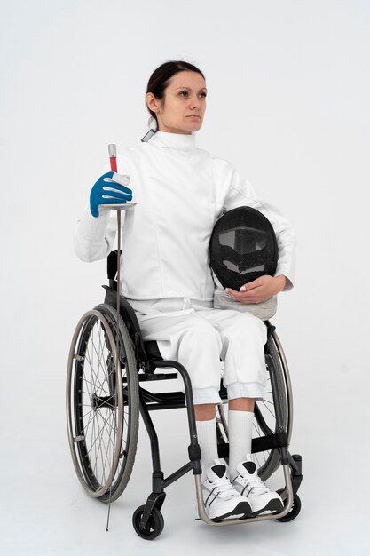 Female fencing player having a legs disability