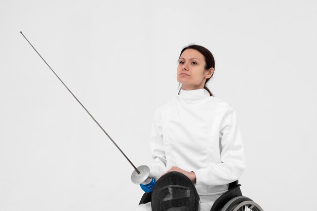 Female fencing player having a legs disability