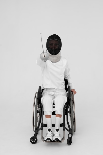 Free photo female fencing player having a legs disability