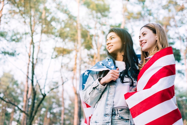 Free photo female friends celebrate independence day