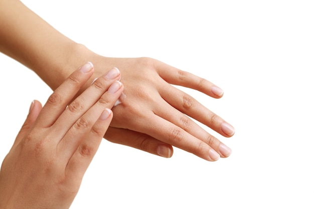 Foto gratuita mani femminili. concetto di cura della pelle e manicure