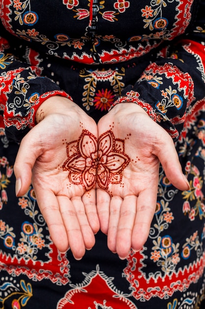 Free photo female hands with mehndi