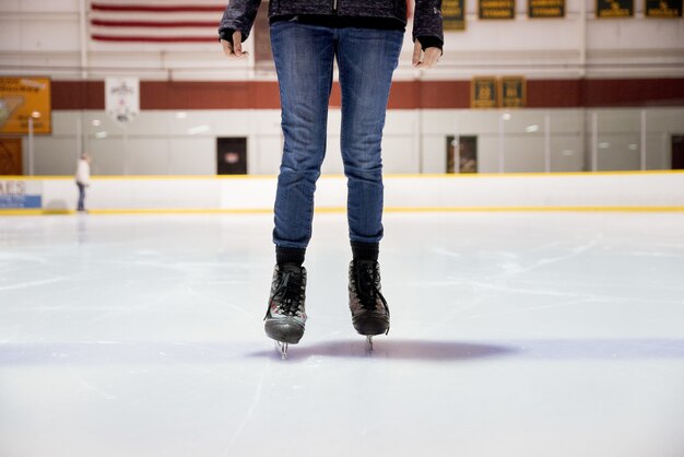 女性のアイススケート