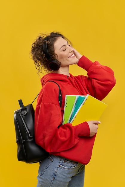 Free photo female student listening to music in earphones