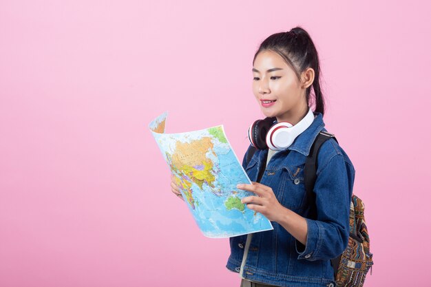 Female tourists in the studio on a pink background.