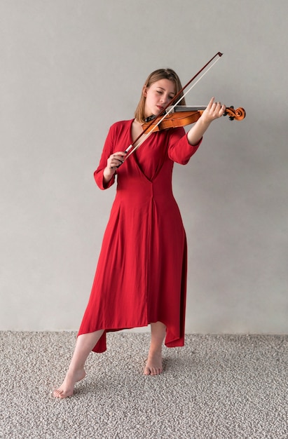 Female violinist playing the instrument