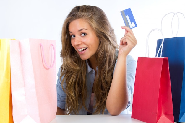 クレジットカードや商品と女性
