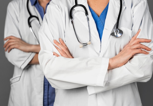 Free photo females doctor at hospital with stethoscope