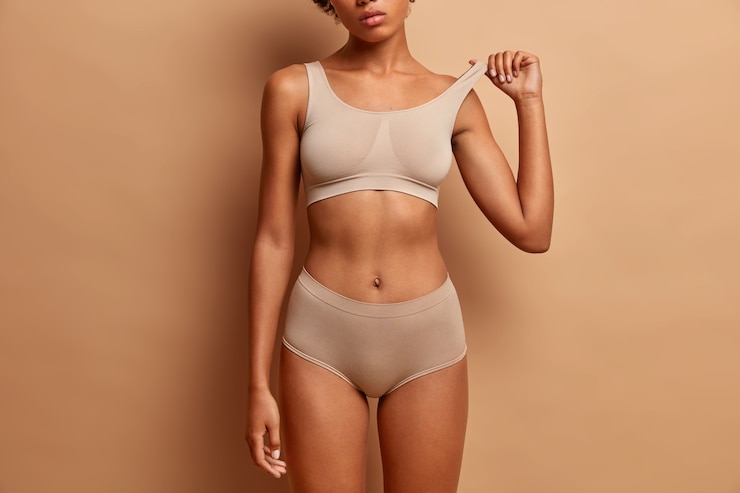 Free Photo femine beauty lines concept with slim woman