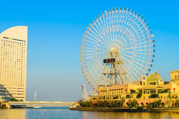 Foto gratuita ruota panoramica nel parco