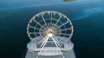 Free photo ferris wheel view to the sea 1