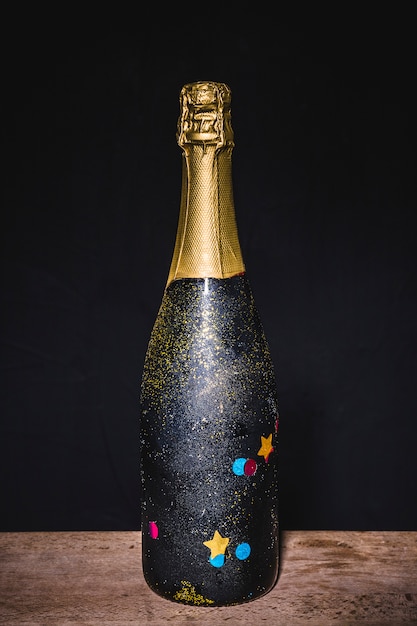 Бесплатное фото Праздничная бутылка шампанского