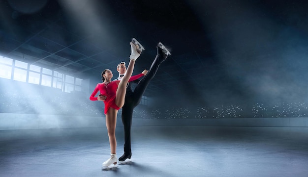 Free photo figure skating in ice arena