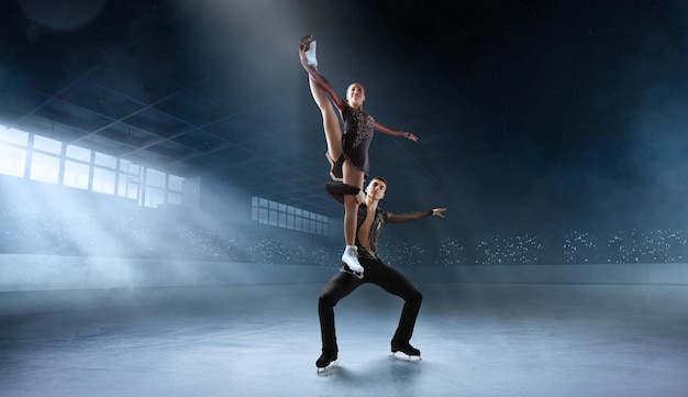 Free photo figure skating in ice arena