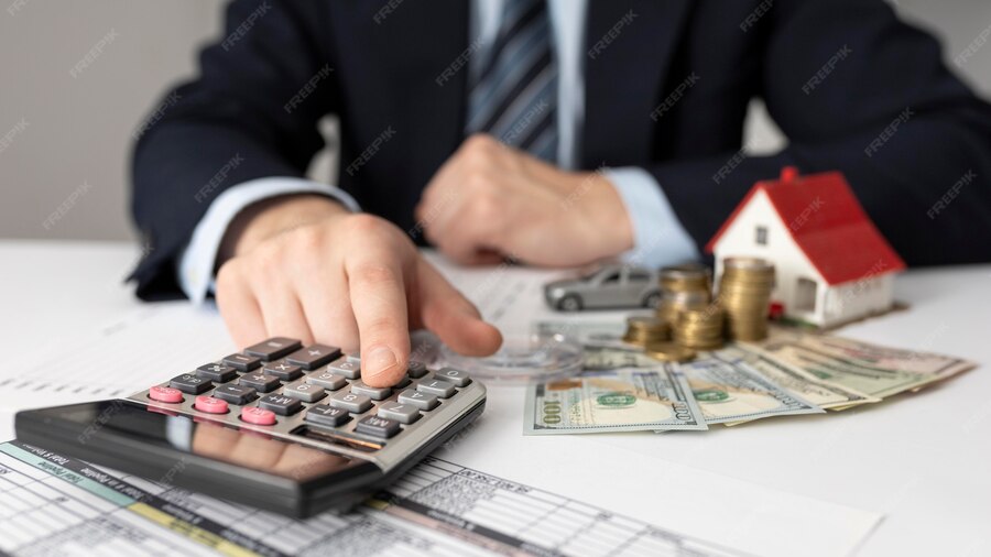 Money lender calculating cash
