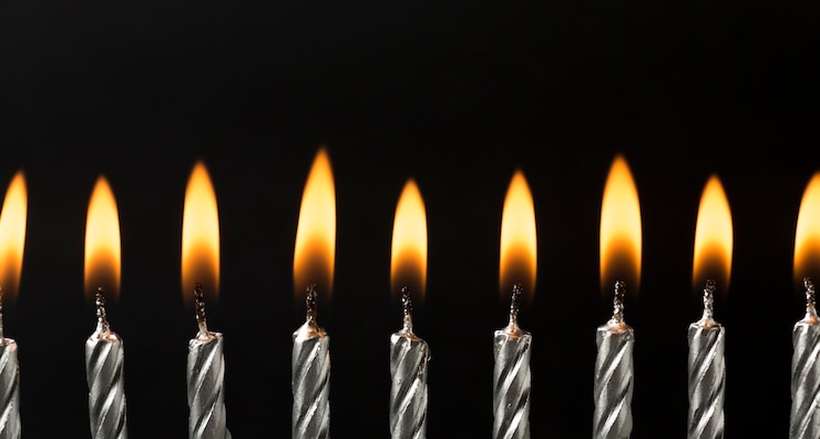 Free Photo fired candles for birthday event