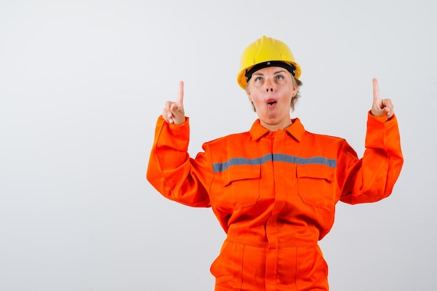 Free photo firewoman in her uniform with a safety helmet