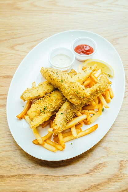 рыба и чип с картофелем-фри