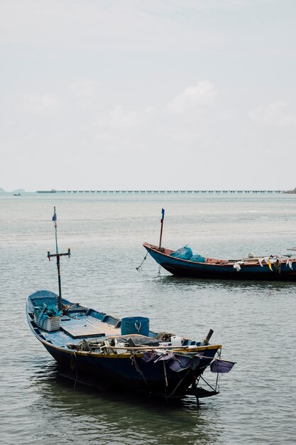 タイの海で漁船