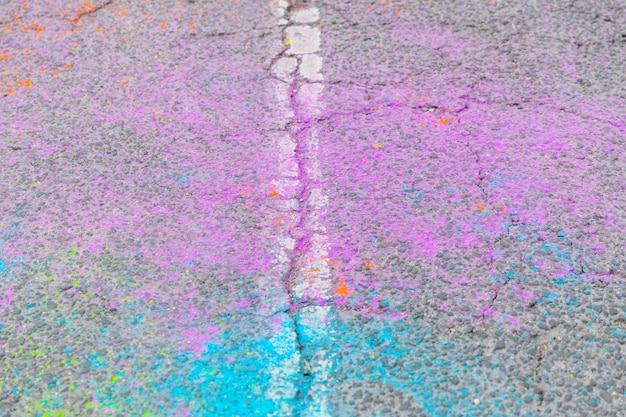 Free photo fissured roadway in paint