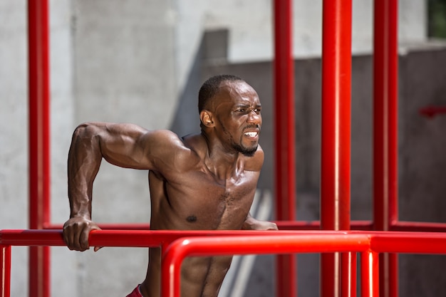 Free photo the fit athlete doing exercises at stadium