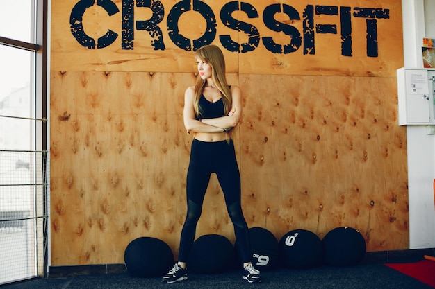 Free photo fitness girl in a gym