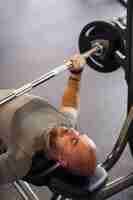 Free photo fitness in the gym, weightlifting