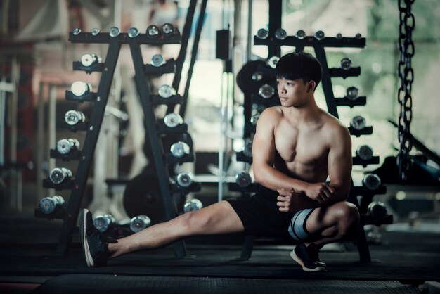  fitness man worming up at the gym