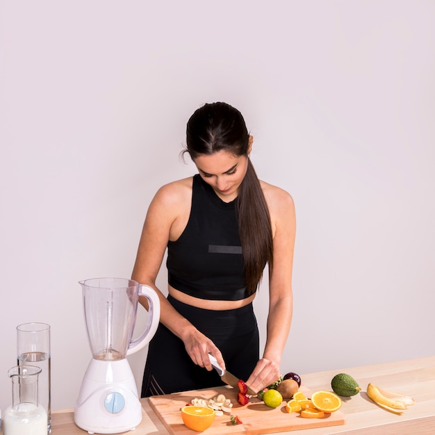 Fitness woman preparing a detox juice