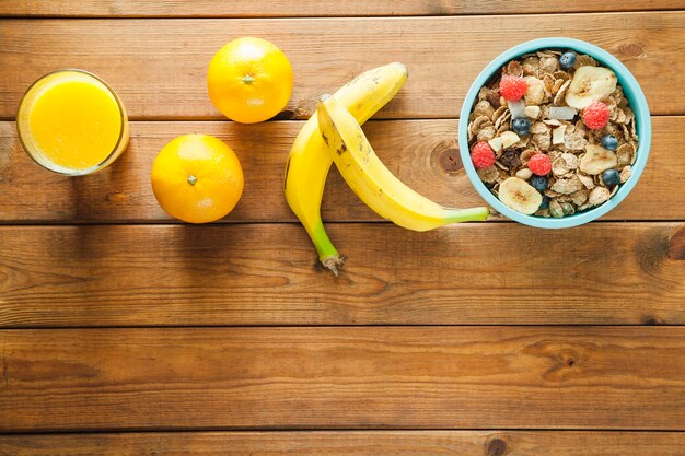 Flakes and fruit in composition