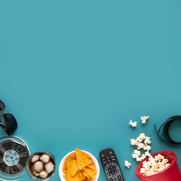 Free photo flat lay arrangement of movie elements with copy space