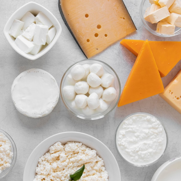 Free photo flat lay arrangement with dairy products