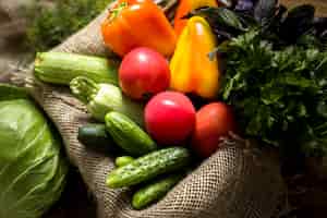 Бесплатное фото Плоский ассортимент свежих осенних овощей