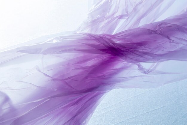 Плоский ассортимент фиолетовых пластиковых пакетов