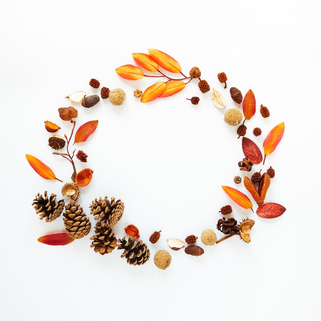 Flat lay autumn leaves with copy space