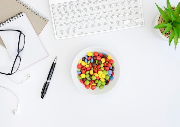 Free photo flat lay of bad habit concept at desk