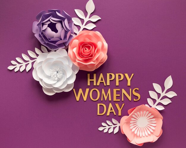 女性の日のための美しい紙の花のフラットレイ