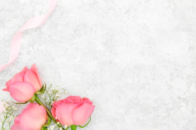 Free photo flat lay of beautiful roses with copy space