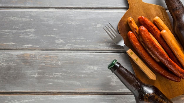 Free photo flat lay of beer bottles with sausages