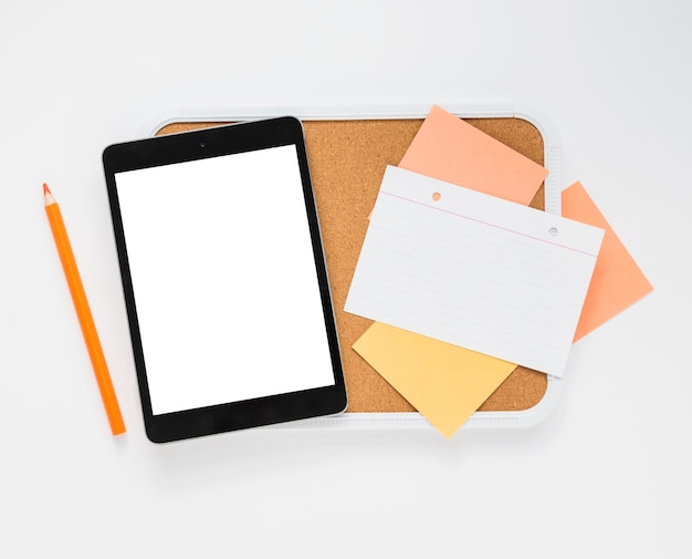 Free photo flat lay of blank tablet and notes