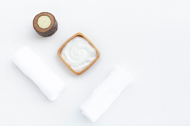 Free photo flat lay of body butter cream on white background