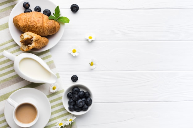 Foto gratuita composizione piatto colazione laica con copyspace