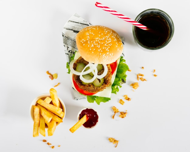 Free photo flat-lay burger and fries with soda