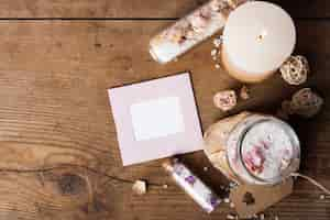 Free photo flat lay candles and bath salts on wooden background