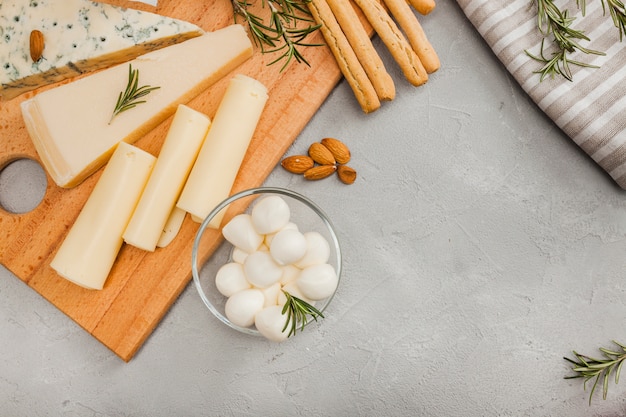 Free photo flat lay cheese composition with copyspace