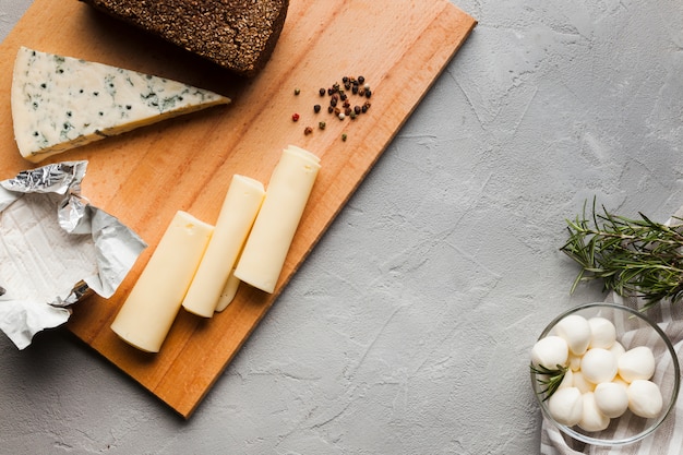 Free photo flat lay cheese composition with copyspace