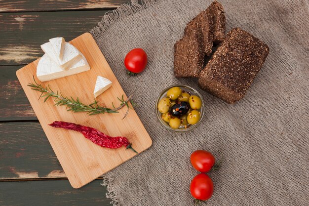 Flat lay cheese composition