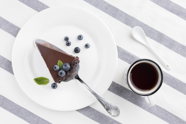 Free photo flat lay of chocolate cake slice on plate