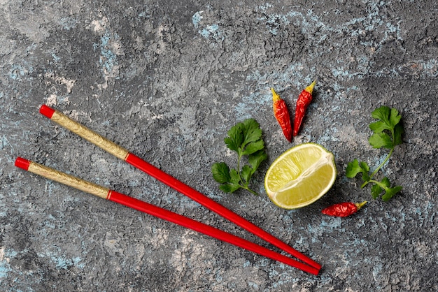 Free photo flat lay chopsticks and lemon